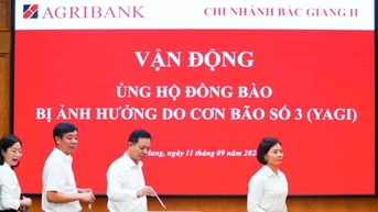 មន្ត្រី និងនិយោជិត របស់ធនាគារកសិក បរិច្ចាគប្រាក់បៀវត្សរ៍១ថ្ងៃ ដើម្បីជំនះផលវិបាកនៃព្យុះលេខ៣