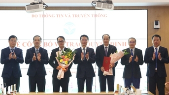 Bộ TT&TT trao quyết định cán bộ đối với lãnh đạo Viện Công nghệ số và Chuyển đổi số quốc gia