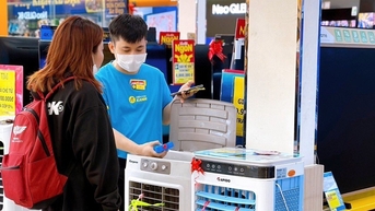 Thị trường ô tô, hàng điện máy, điện tử: Sức mua teo tóp