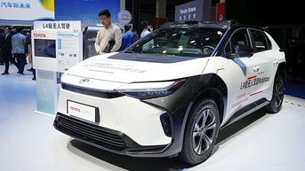 Các hãng xe Nhật đối mặt bài toán đi hay ở tại Trung Quốc