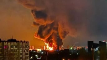 Hai cơ sở dầu quan trọng của Nga rung chuyển sau cuộc không kích lớn