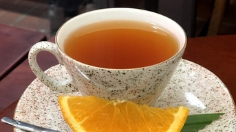 តើមានអ្វីកើតឡើងនៅពេលអ្នកផឹកតែក្តៅរាល់ថ្ងៃ?