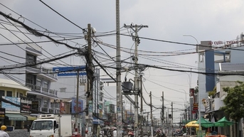 Ma trận trụ điện, dây cáp sau khi mở rộng đường cửa ngõ ra vào sân bay Tân Sơn Nhất