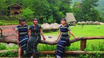 Độc đáo làng trong làng giữa đại ngàn xanh