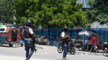 Các tù nhân vượt ngục vì đói ở Haiti, 12 người thiệt mạng