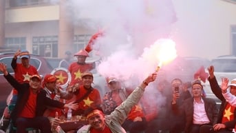 Việt Trì rực đỏ, tiếp lửa cho đội tuyển Việt Nam trong trận bán kết lượt về