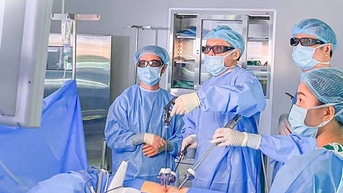 Phát hiện ung thư bàng quang di căn sau thời gian tự ý điều trị tại nhà