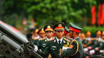 Nếu tăng tuổi hưu sĩ quan quân đội như sĩ quan công an, sẽ dôi dư quân
