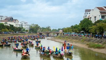 ពិធីបុណ្យអុំទូក អកអំបុក និងសំពះព្រះខែ ដើម្បីអបអរសាទរខួប ២៥ឆ្នាំ ទីក្រុង Hoi An ជាសម្បត្តិបេតិកភណ្ឌពិភពលោក