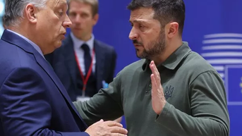 Khoảnh khắc ông Orbán tiếp cận ông Zelensky bên lề Thượng đỉnh EU
