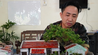 Thầy giáo làm mô hình làng quê từ bìa carton, que kem