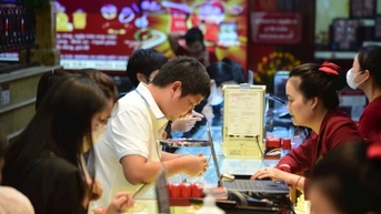 Giá vàng tăng trở lại, nhà đầu tư "vội vã" bán vàng chốt lời