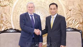 ប្រធានគណៈកម្មាធិការទំនាក់ទំនងខាងក្រៅមជ្ឈិម លោក Le Hoai Trung បានទទួលជួបរដ្ឋមន្ត្រីការបរទេសឈីលី Alberto Van Klaveren