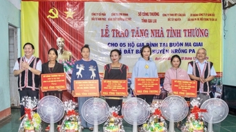 Sở Công Thương Gia Lai trao tặng 5 căn nhà tình thương