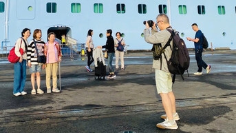 Khách Việt 'đổi gió' với tour tàu biển