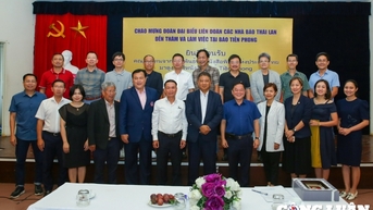 Liên đoàn các Nhà báo Thái Lan thăm và làm việc tại báo Tiền Phong