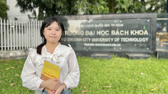 Thiếu tình thương cha mẹ, làm mẫu trang điểm kiếm sống, là HS giỏi tỉnh, tân SV ĐH Bách khoa TP.HCM