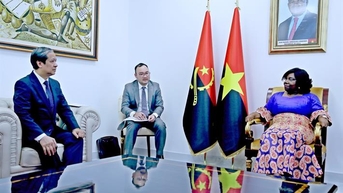 Bộ trưởng Bộ GDĐT làm việc tại Angola