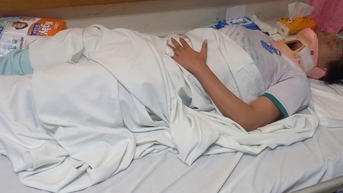 Nữ sinh lớp 11 bị đánh hội đồng, phải nhập viện điều trị gãy đốt sống cổ