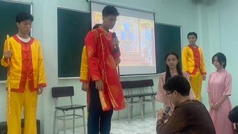 Học sinh lớp 10 'nghiên cứu' về tình yêu đôi lứa