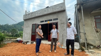 Đồng lòng xóa nhà dột nát