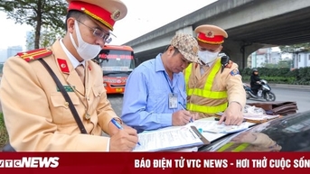 Bị phạt dừng đỗ sai quy định, tài xế biện minh 'do chiều theo ý khách'