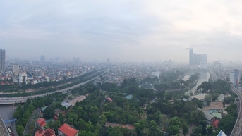 Trời Hà Nội mờ đục vì ô nhiễm, một số nơi không khí ở mức xấu
