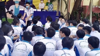 TP.HCM: 310 học sinh lớp 12 phải kiểm tra lại môn tiếng Anh