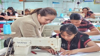 Hoạch định chính sách từ kết quả điều tra thực trạng kinh tế hộ DTTS: “Định vị” việc làm cho lao động (Bài 8)