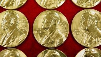 Vấn đề với quy tắc trao thưởng 3 người của giải Nobel