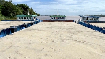 Nhà thầu “ngồi trên lửa” vì cước vận chuyển cát