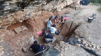 Phát hiện gây bối rối trong hang đá