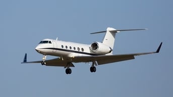 Đang lái máy bay, phi hành gia sốc nặng vì... đối đầu UFO