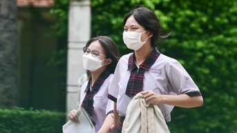 Bố mẹ dốc tiền cho con học IELTS