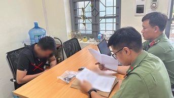 Triệt phá 2 đường dây cung cấp thiết bị siêu nhỏ gian lận thi cử