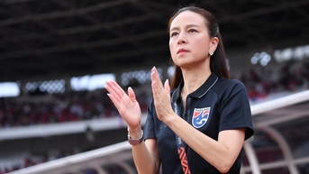 Nữ tỉ phú Madam Pang hết lời khen ngợi đội tuyển Thái Lan, thưởng nóng 3 triệu baht