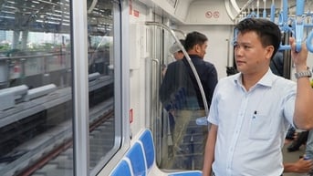 30 ngày miễn phí đi tàu metro số 1, hành khách sử dụng phương thức gì ?