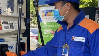Giá xăng giảm 38 đồng/lít