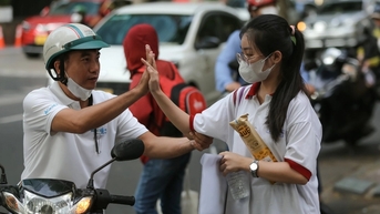 Từ 2025, miễn thi ngoại ngữ không được quy đổi để tính điểm xét tốt nghiệp