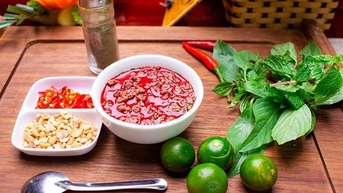 Người đàn ông đột ngột bị điếc sau 2 ngày ăn tiết canh