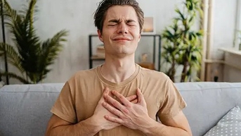 Triệu chứng nhồi máu cơ tim dễ bị nhầm là do nắng nóng