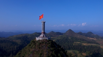 Cảnh hùng vĩ của Cột cờ Lũng Cú, Hà Giang