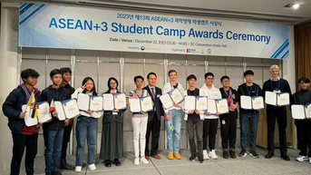 Đoàn học sinh Việt Nam thắng lớn tại cuộc thi về tài năng khoa học