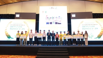 bức tranh đa sắc đổi mới của Việt Nam