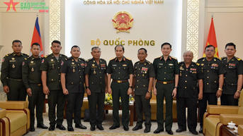Thượng tướng Phùng Sĩ Tấn tiếp đoàn Viện Lịch sử Quân sự Campuchia