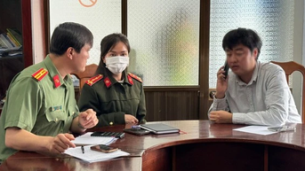 'Bắt tại trận' hướng dẫn viên 'chui' người Hàn Quốc ở Đà Lạt