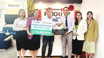 Manulife Việt Nam chi trả quyền lợi bảo hiểm hơn 3 tỉ đồng cho gia đình một khách hàng tại Bình Phước