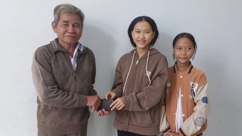 Tuyên dương 2 học sinh không tham của rơi