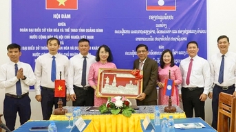 Tăng cường hợp tác lĩnh vực văn hoá giữa tỉnh Khăm Muồn (Lào) và tỉnh Quảng Bình