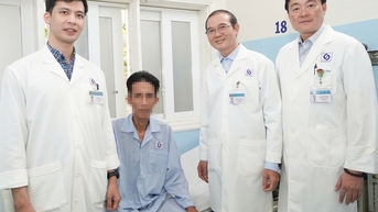 12 giờ 'cân não', cắt 3 mét ruột cứu người đàn ông mắc bệnh hiếm